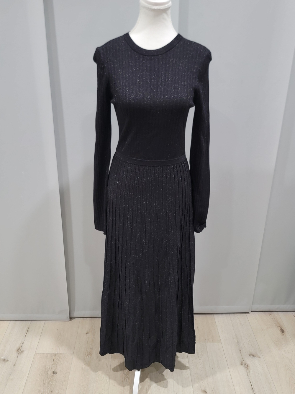 Black Long Sleeve Knit Pleated Midi Dress
